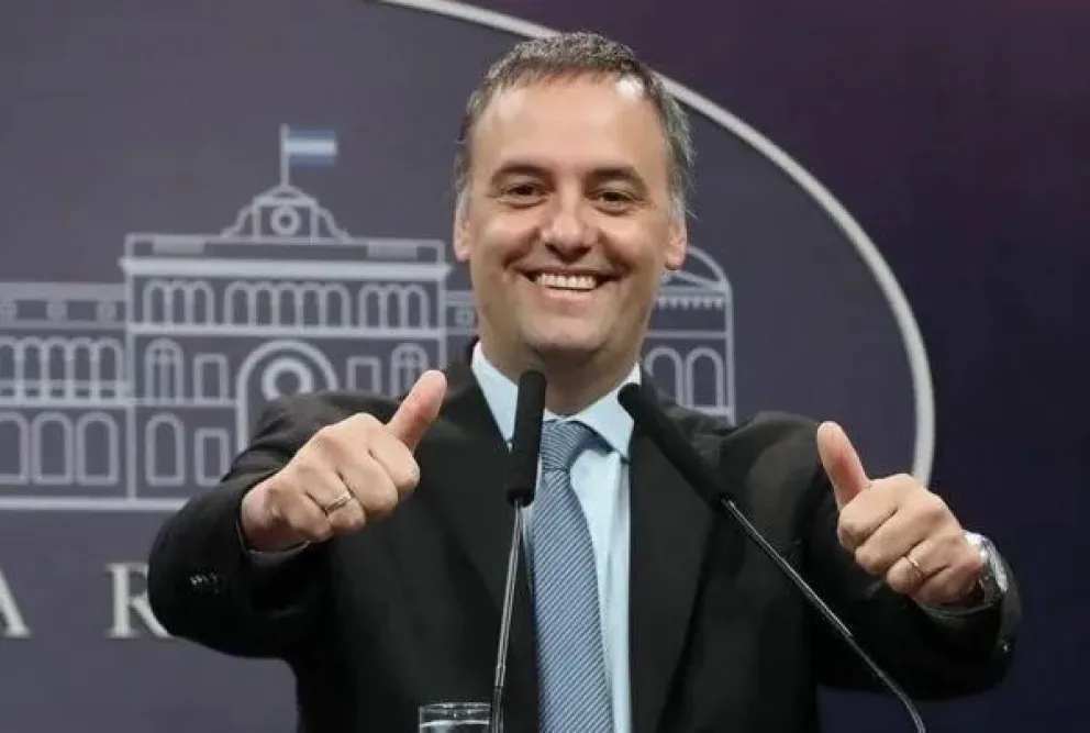 Ascenso para Adorni.