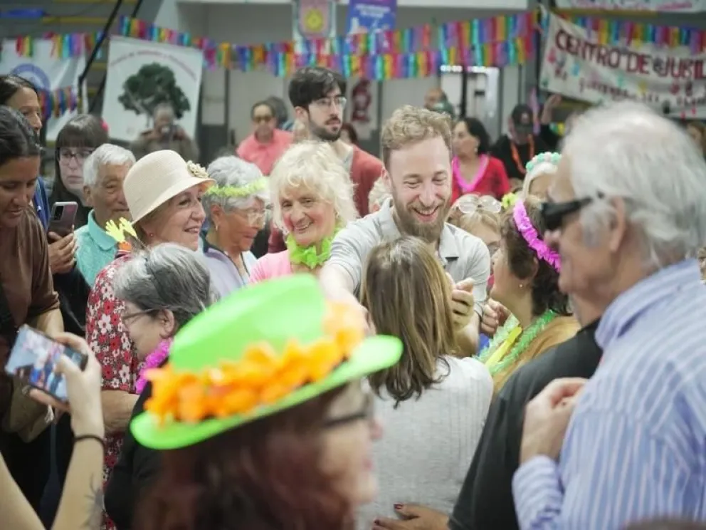 Más de 800 adultos mayores celebraron el Día del Jubilado | Enfoque Tres